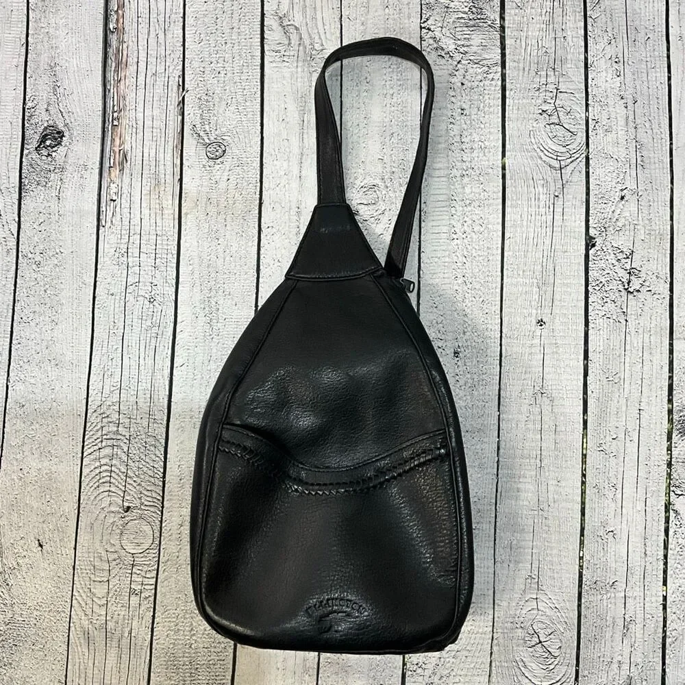 VINTAGE ELLINGTON Black Leather One Shoulder Sling Backpack Crossbody Bag